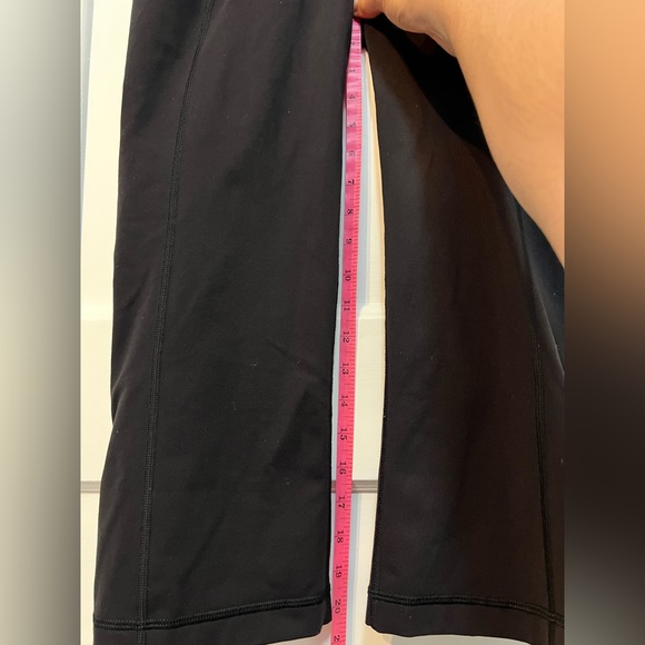 BUNDLE ALERT! 2xLululemon Size 6 crop leggings - Picture 10 of 16